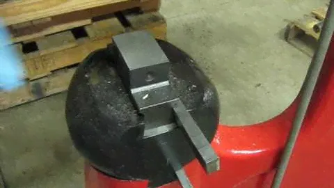 25 lb. LITTLE GIANT POWER HAMMER - PERFECT DIE ALIGNMENT DEMO.